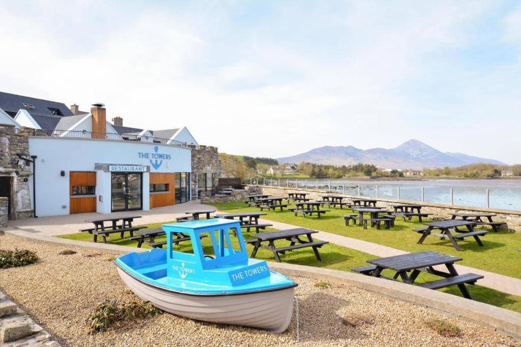 Clew Bay Balcony Views - Westport Quay Apt Appartement Buitenkant foto