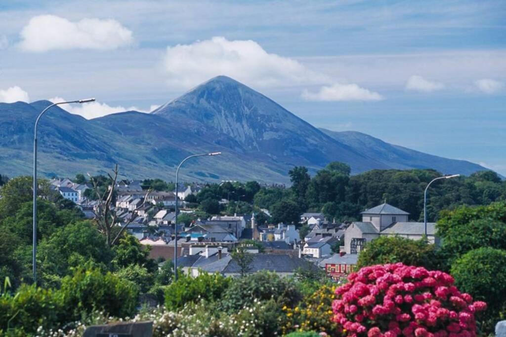 Clew Bay Balcony Views - Westport Quay Apt Appartement Buitenkant foto